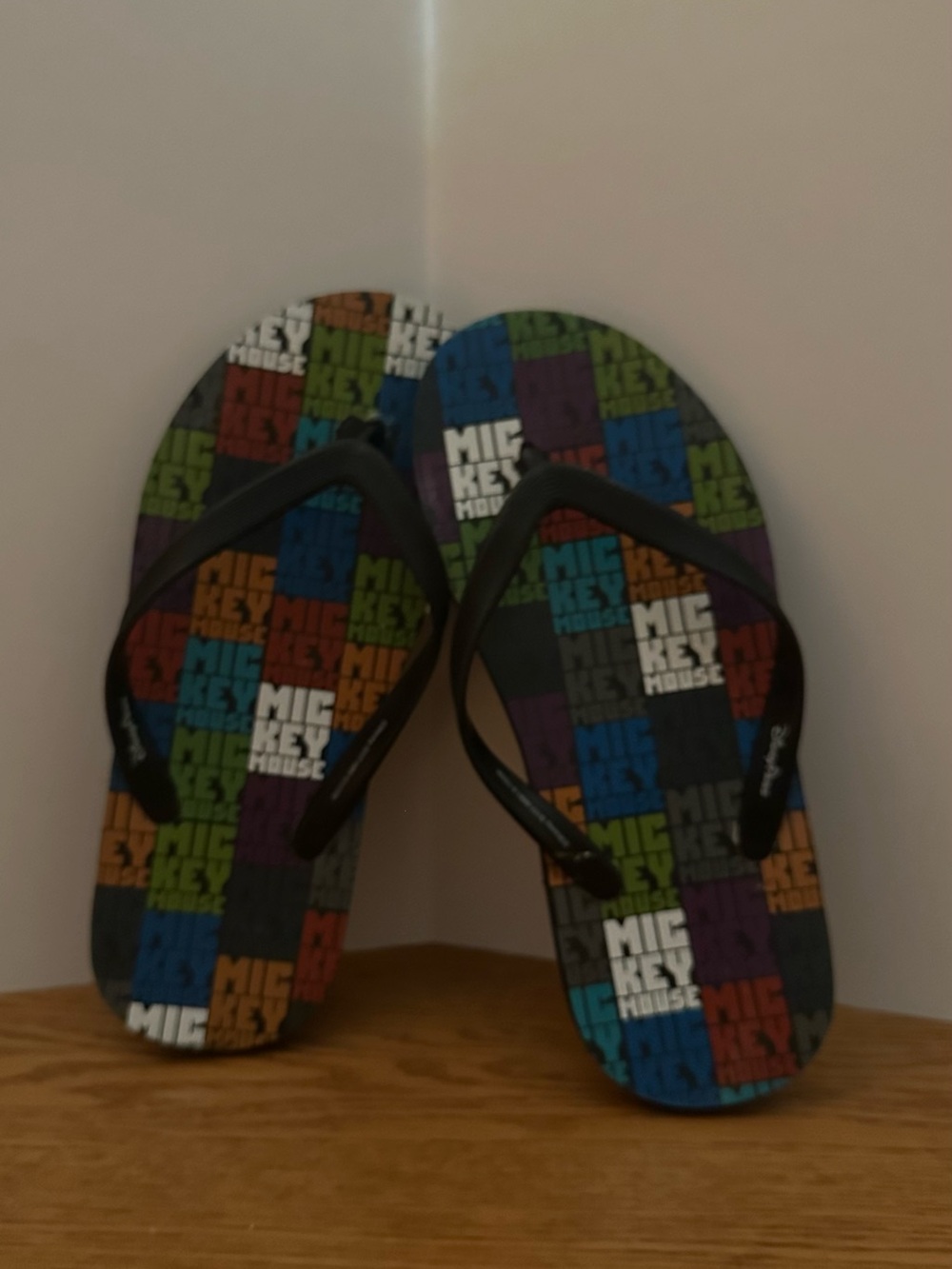 Men’s Size 9 Mickey Mouse Multi-Color Rubber Flip Flops